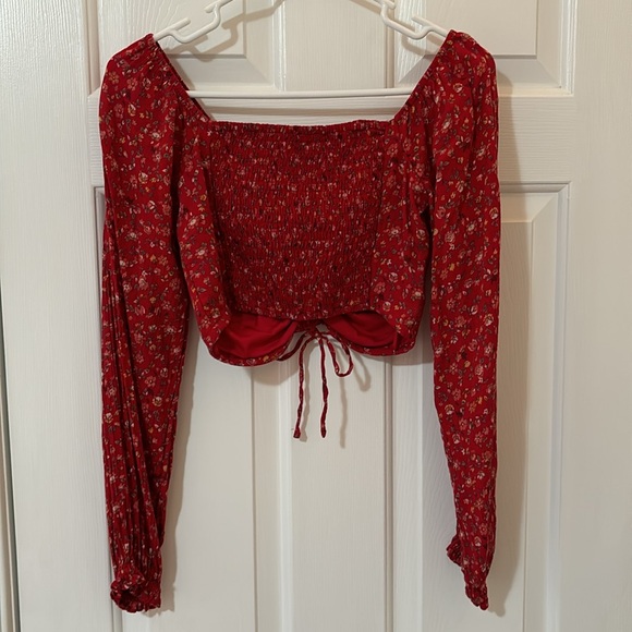 Hollister Cinched Long Sleeve Crop - Picture 2 of 7